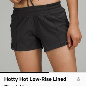 Lululemon womens “Hotty Hot Low-Rise Lined Short 4in” size 4